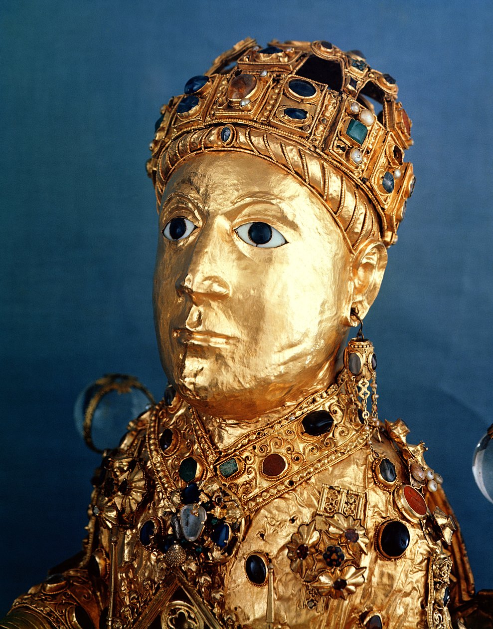 Relikwiarz św. Foy, detal głowy, ok. 980 r. (złoto, srebro, drewno, kamienie szlachetne i półszlachetne) (zob. także 69382 i 121295) autorstwa French School