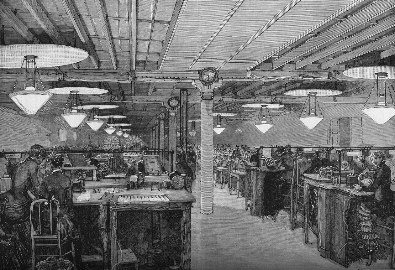 Pokój telegrafistek w centrali Ministerstwa Poczt i Telegrafów oświetlony światłem elektrycznym za pomocą lamp łukowych (system cance), Paryż 1883. autorstwa French School