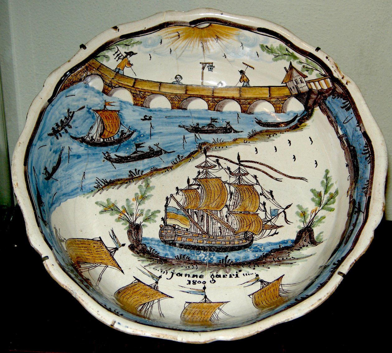 Salaterka przedstawiająca żeglugę nad Loarą, Nevers, 1800 (ceramika) autorstwa French School