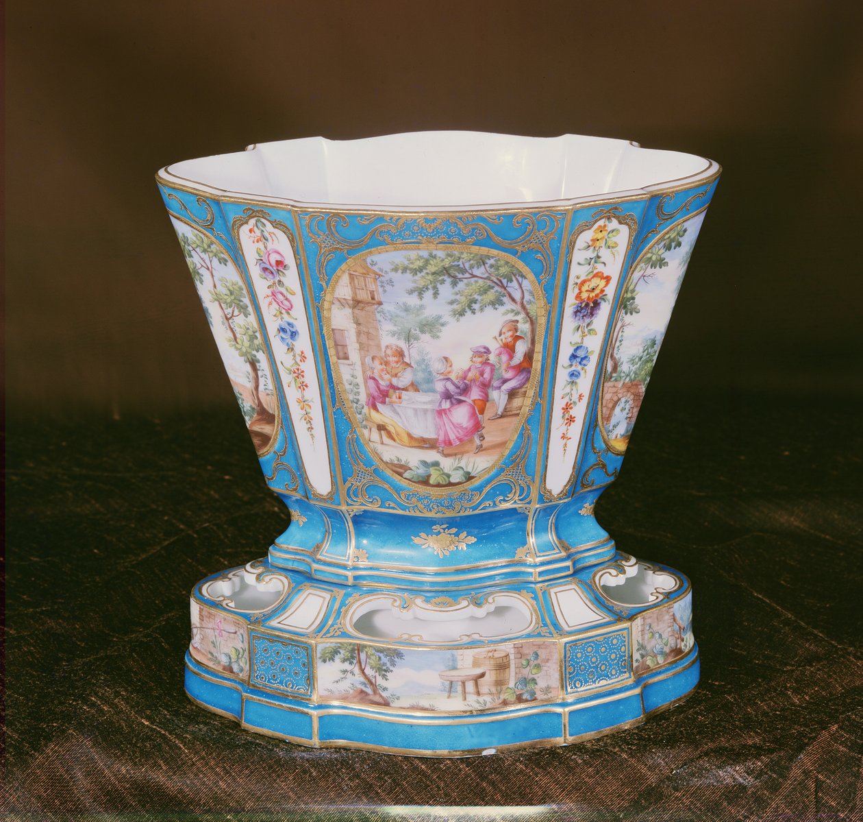 Donica Sevres Eventail niebiesko-celeste (porcelana) autorstwa French School