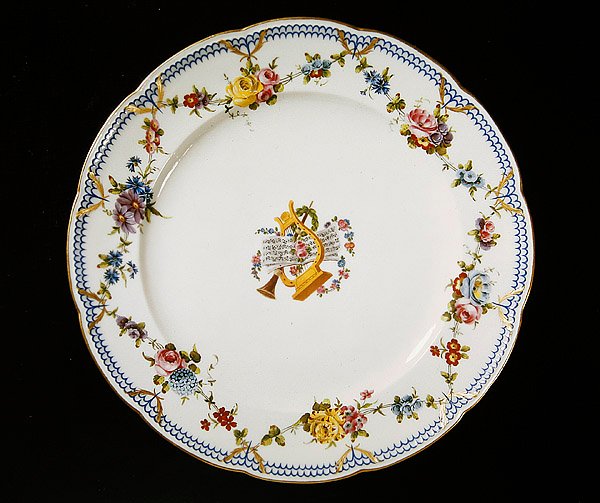 Talerz Sevres ozdobiony nutami, 1764 (fajans) autorstwa French School