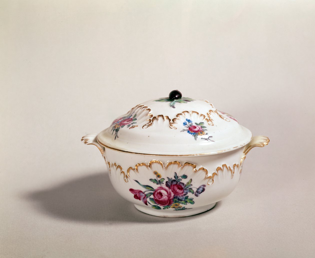 Miska na zupę, made in Tournai, 1775-80 (porcelana) autorstwa French School