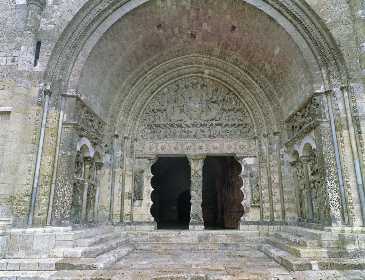 Portal południowy, zbudowany ok. 1115 autorstwa French School