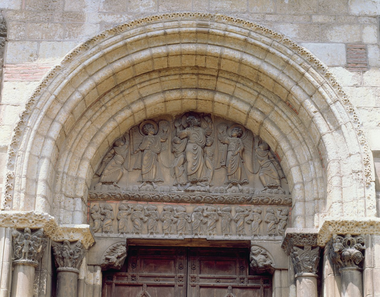 Wniebowstąpienie, tympanon z Porte Miegeville, c.1120 autorstwa French School
