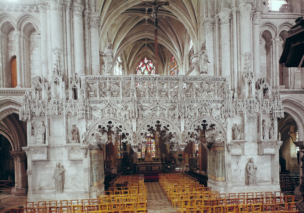 Nawa i wnętrze Eglise Sainte-Madeleine, przedstawiające ekran udekorowany w stylu Flamboyant Gothic przez Jeana Gailde w latach 1508-17 autorstwa French School