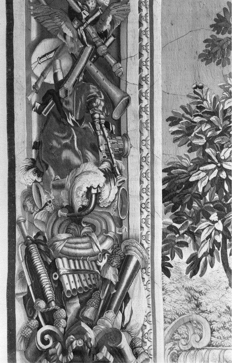 Gobelin Pory roku, bordiura, instrumenty muzyczne, ok. 1670, Fabryka Gobelinów (fragment) autorstwa French School