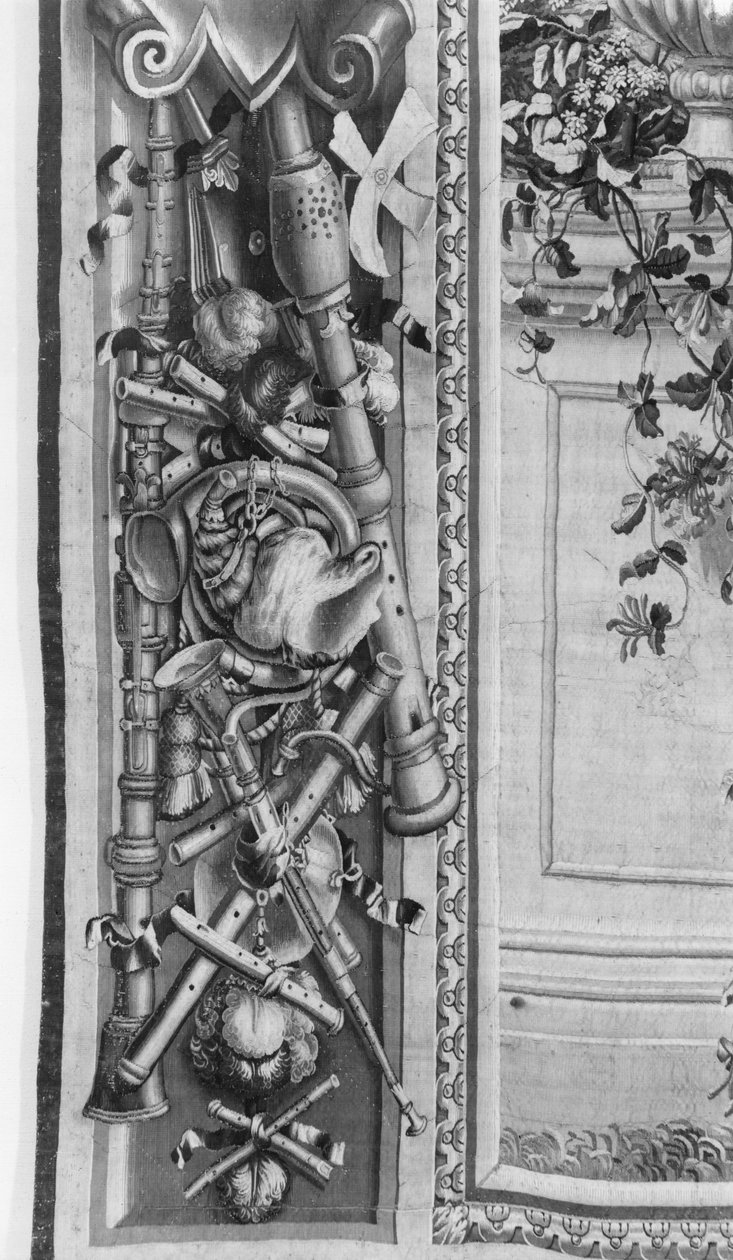 Gobelin Pory roku, bordiura, instrumenty muzyczne, ok. 1670, Fabryka Gobelinów (fragment) autorstwa French School