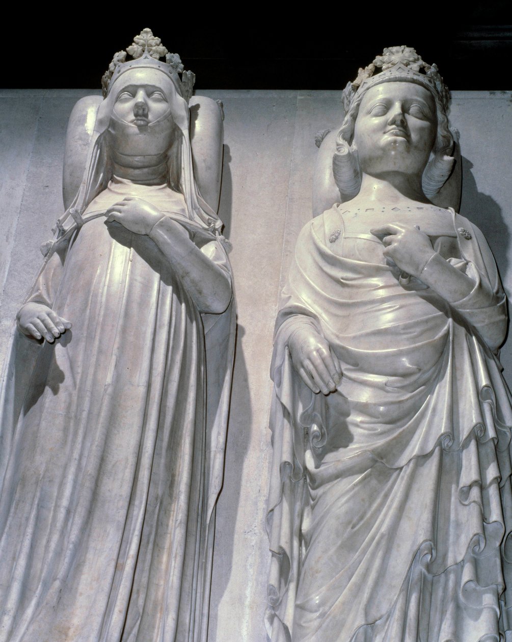 Marmurowe złoża królowej Joanny z Evreux (1307-1371) i króla Karola IV Le Bela (1294-1328). Jest to ten sam model co model Maubuissona, wykonany na zamówienie królowej przez Jeana de Liege (znany około 1357-1381). Bazylika św. Denisa, nekropolia królewska. autorstwa French School