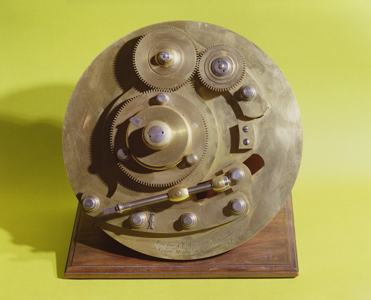 Zwiedzaj Gilosz, należący do Ludwika XVI (1754-93), wykonany przez I.T. Mercklein Saxon z Garde-Meuble de la Couronne, Paryż, 1780 (metal osadzony na drewnie) autorstwa French School