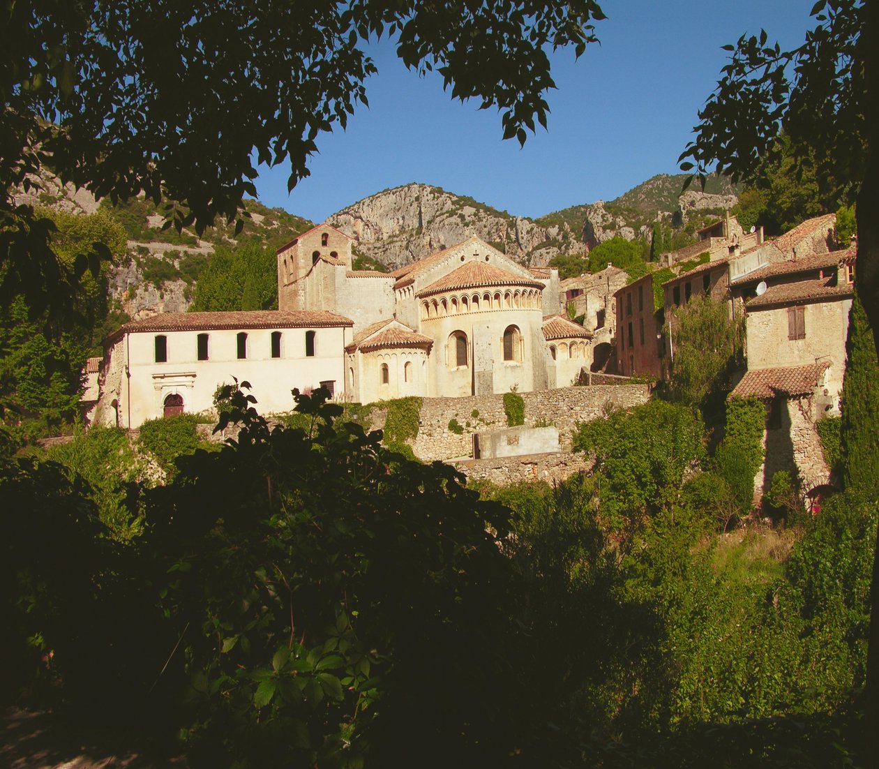 Widok kościoła opackiego, XI-XII w. autorstwa French School