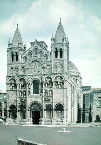 Widok na fasadę zachodnią, zbudowaną 1125-35 autorstwa French School