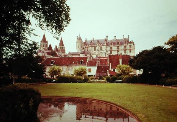 Widok na zamek i kościół św autorstwa French School