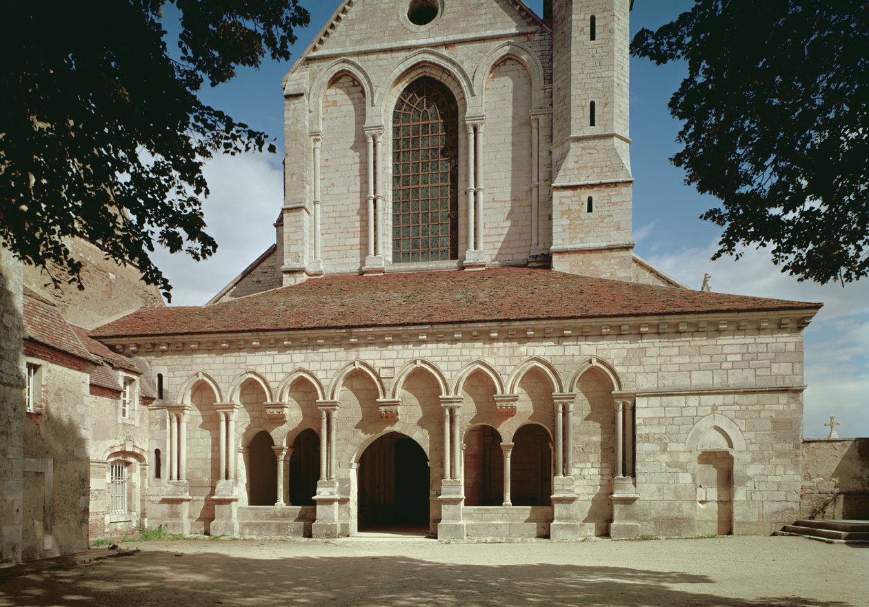 Widok na ganek wejściowy opactwa cysterskiego, wybudowany 1140-60 autorstwa French School