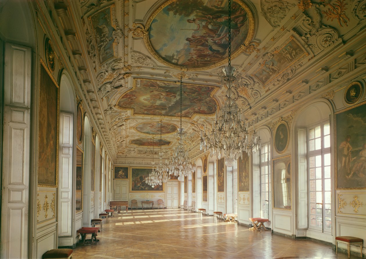 Widok galerii znanej jako La Belle Inutile, zaprojektowanej przez Roberta de Cotte (1656-1735) ok. 1700 autorstwa French School