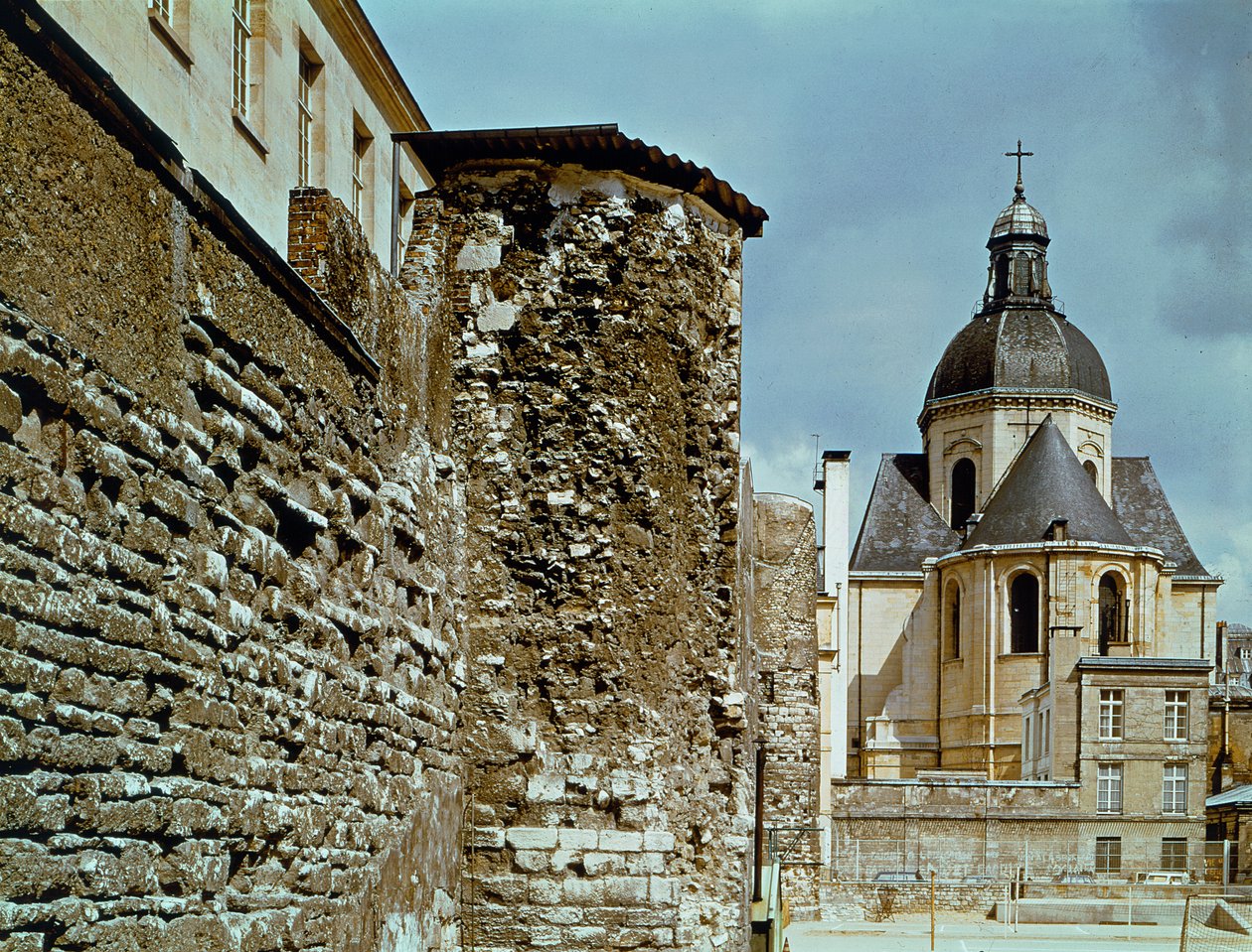 Mur Filipa Augusta (1165-1223) rue des Jardins Saint-Paul autorstwa French School