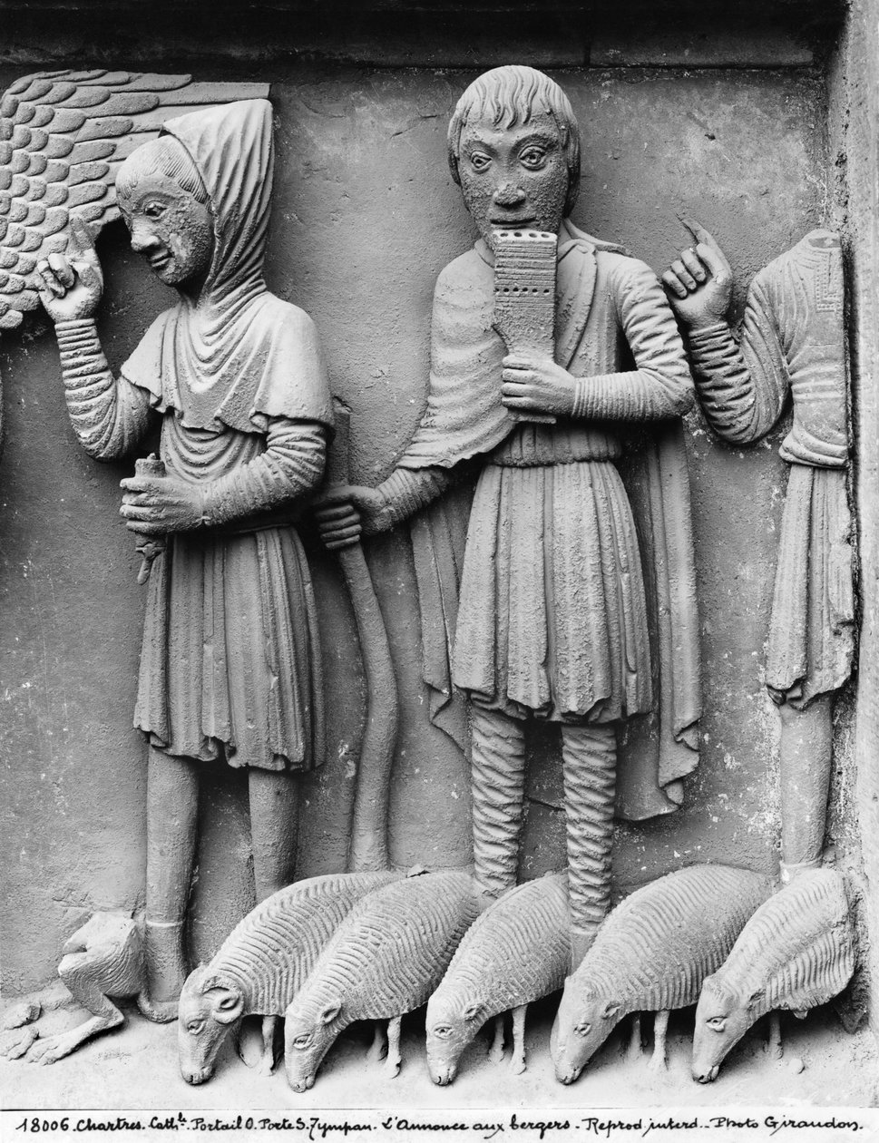 portal zachodni, drzwi południowe, tympanon z przedstawieniem Madonny z Dzieciątkiem na tronie, Zwiastowanie pasterzy, ok. 1145-50 (szczegół) autorstwa French School
