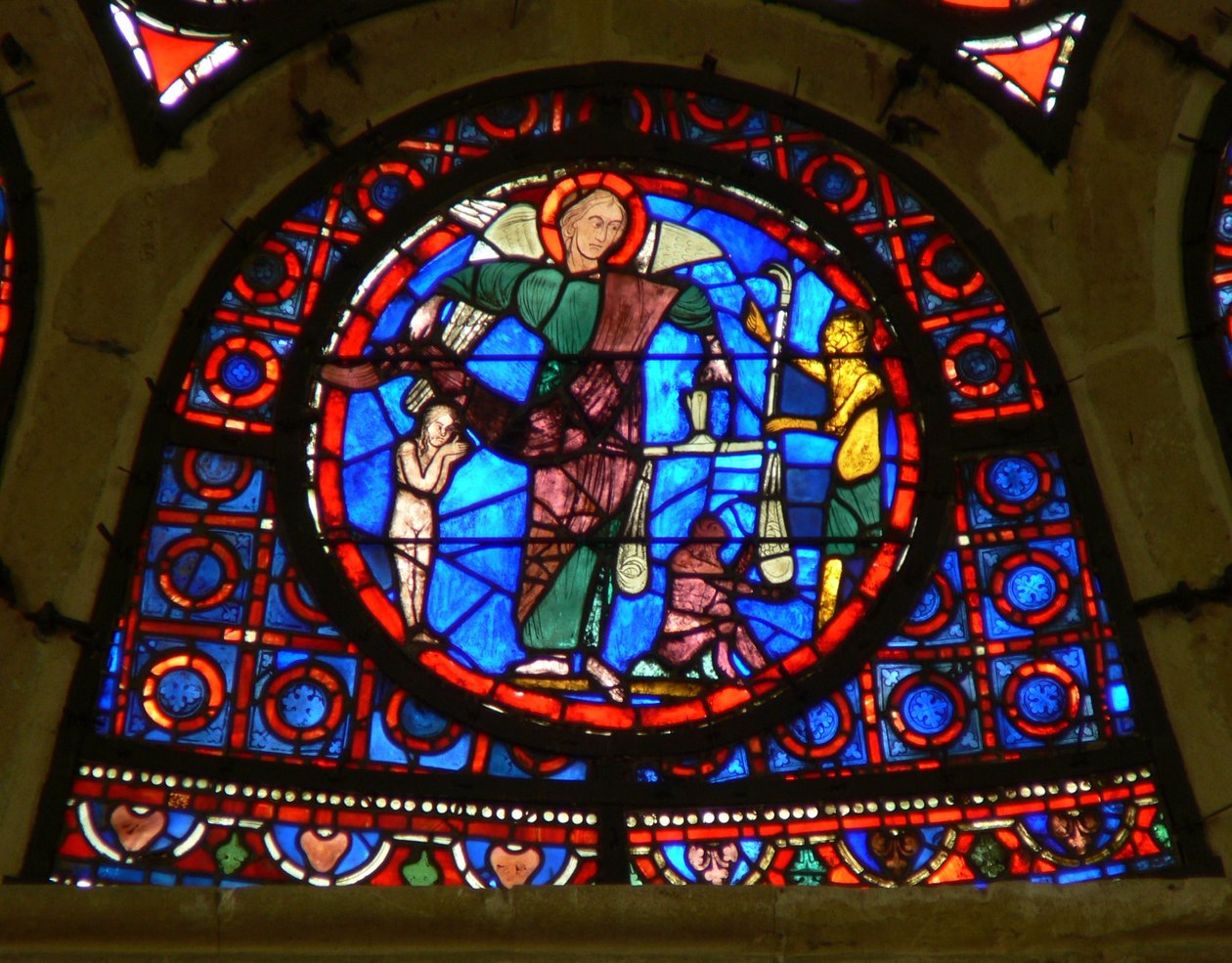 Okno Ww przedstawiające św. Michała autorstwa French School