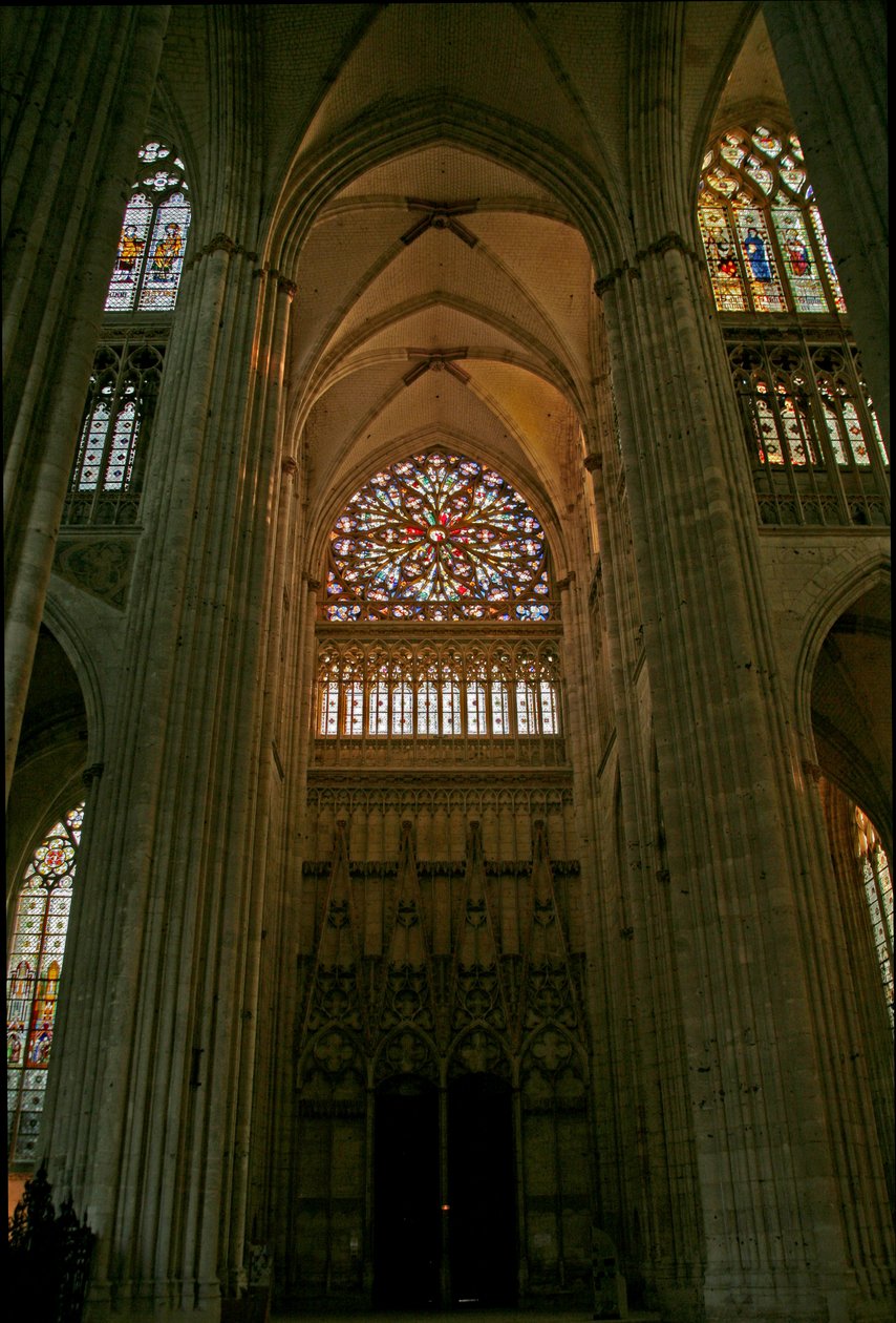 Okno przedstawiające południowy transept autorstwa French School