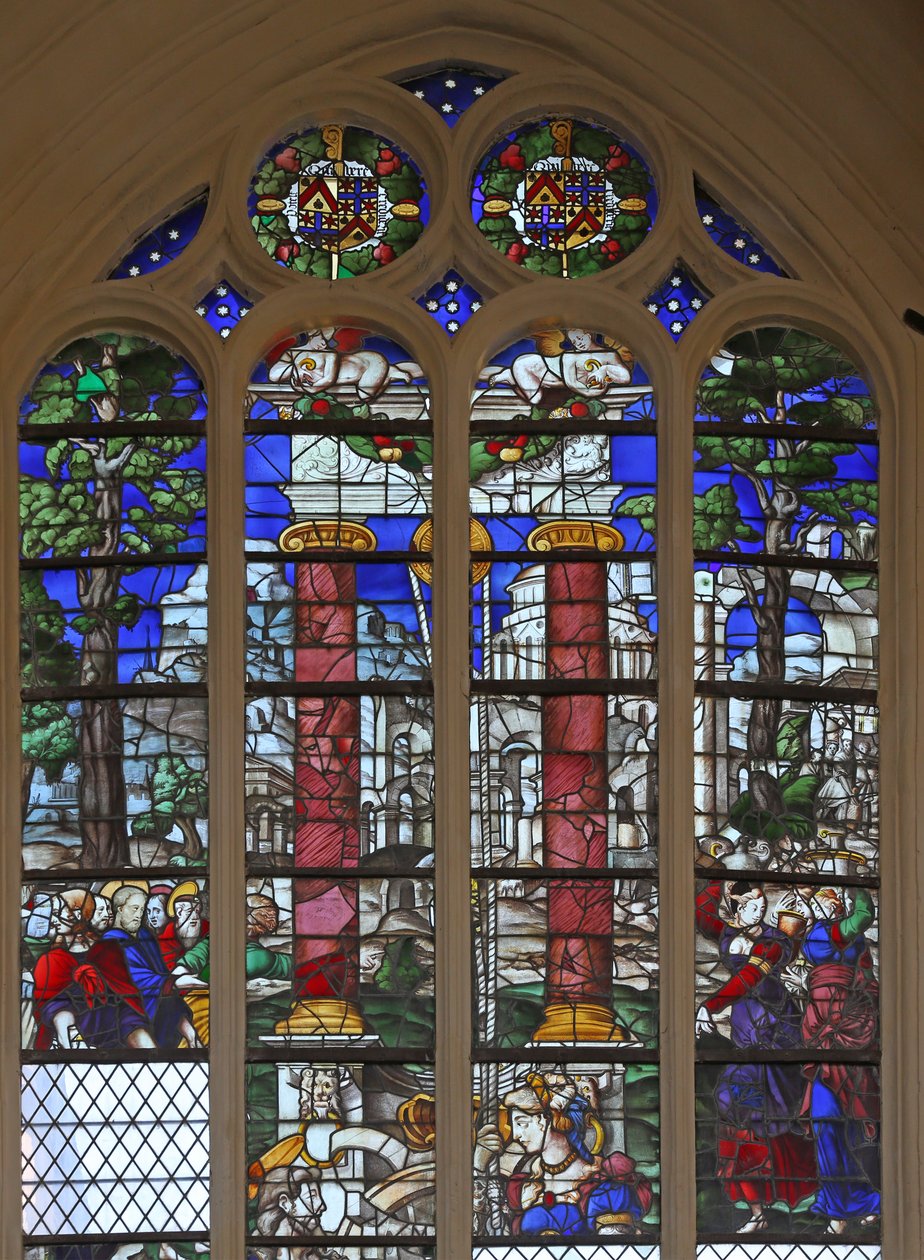 Okno w109 przedstawiające pozostałości architektoniczne autorstwa French School