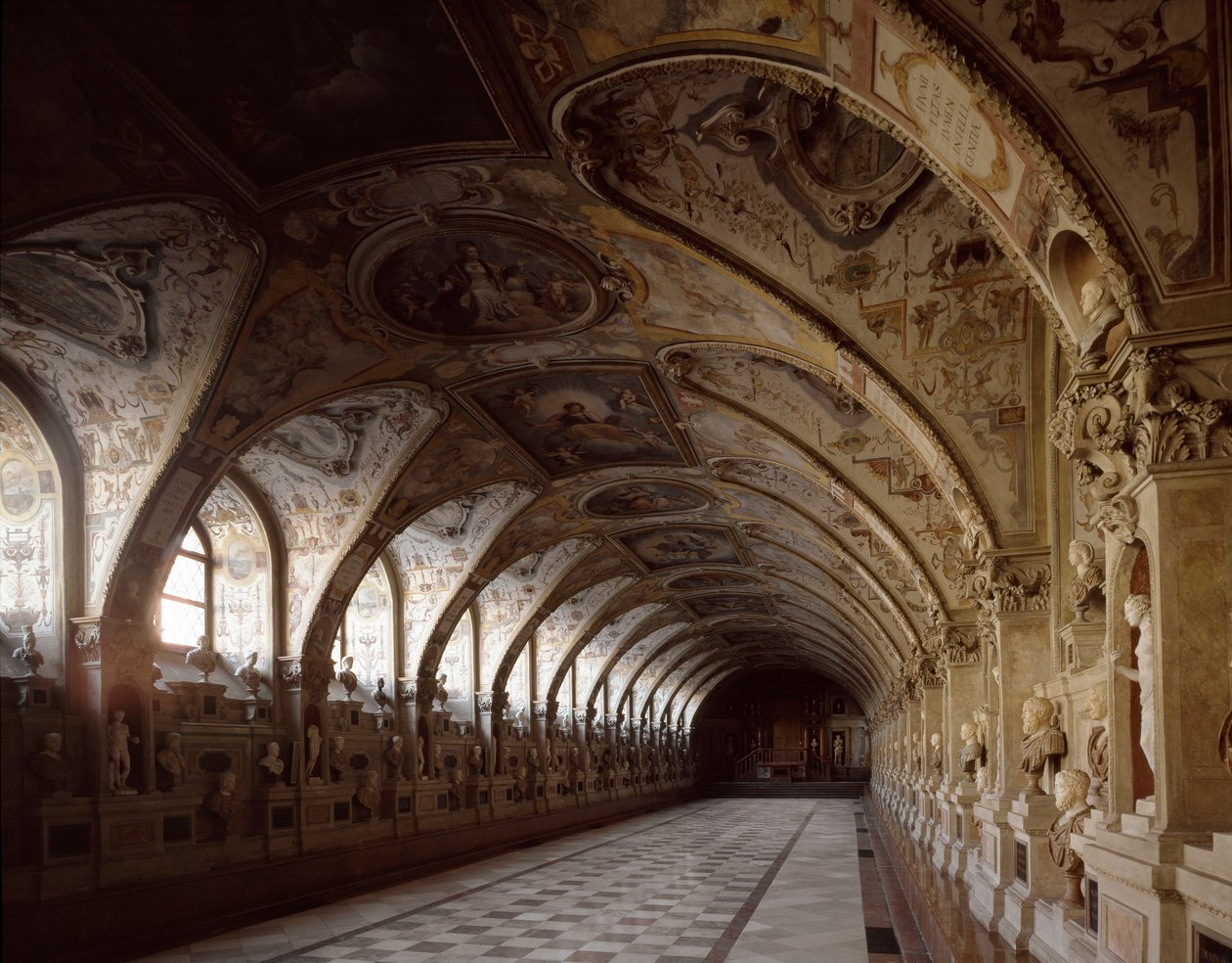 Widok na antykwarium Pałacu Królewskiego zaprojektowane przez architekta i malarza Fryderyka Sustrisa (1540-1599). 1569-1586 Monachium Niemcy autorstwa Friedrich Sustris