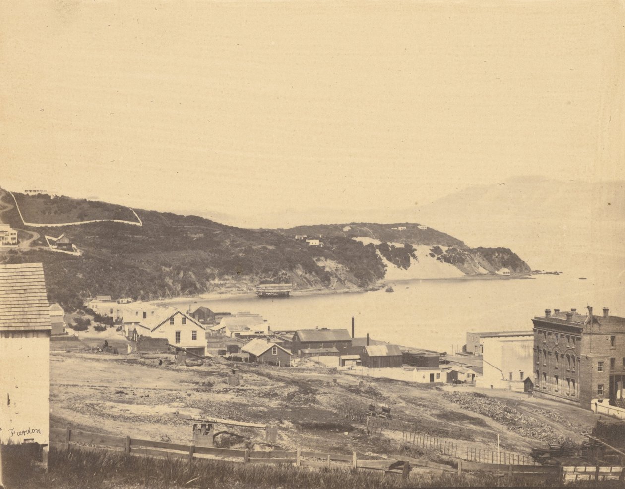 Widok na North Beach, z Telegraph Hill autorstwa G. R. Fardon