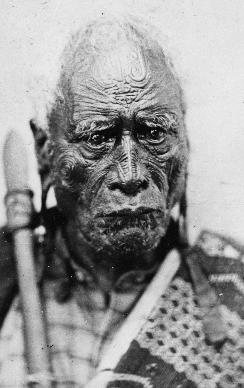 Portret mężczyzny maoryskiego, Taraia Ngakuti te Tumuhuia, z tatuażami twarzy „Moko”, ok. 1860 autorstwa G. W. Bishop