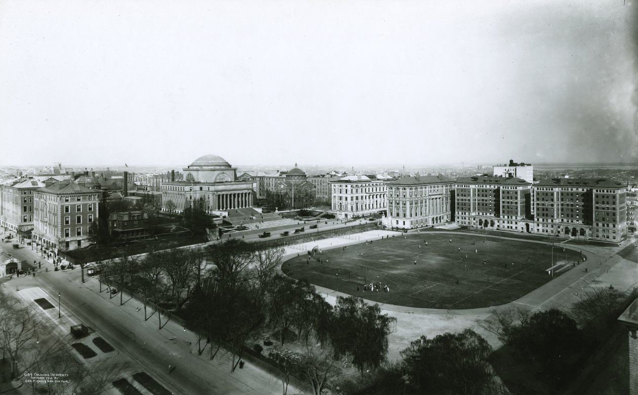 Kampus Uniwersytetu Columbia od południowego zachodu, Nowy Jork, 1910 autorstwa G.P. Hall und Sohn