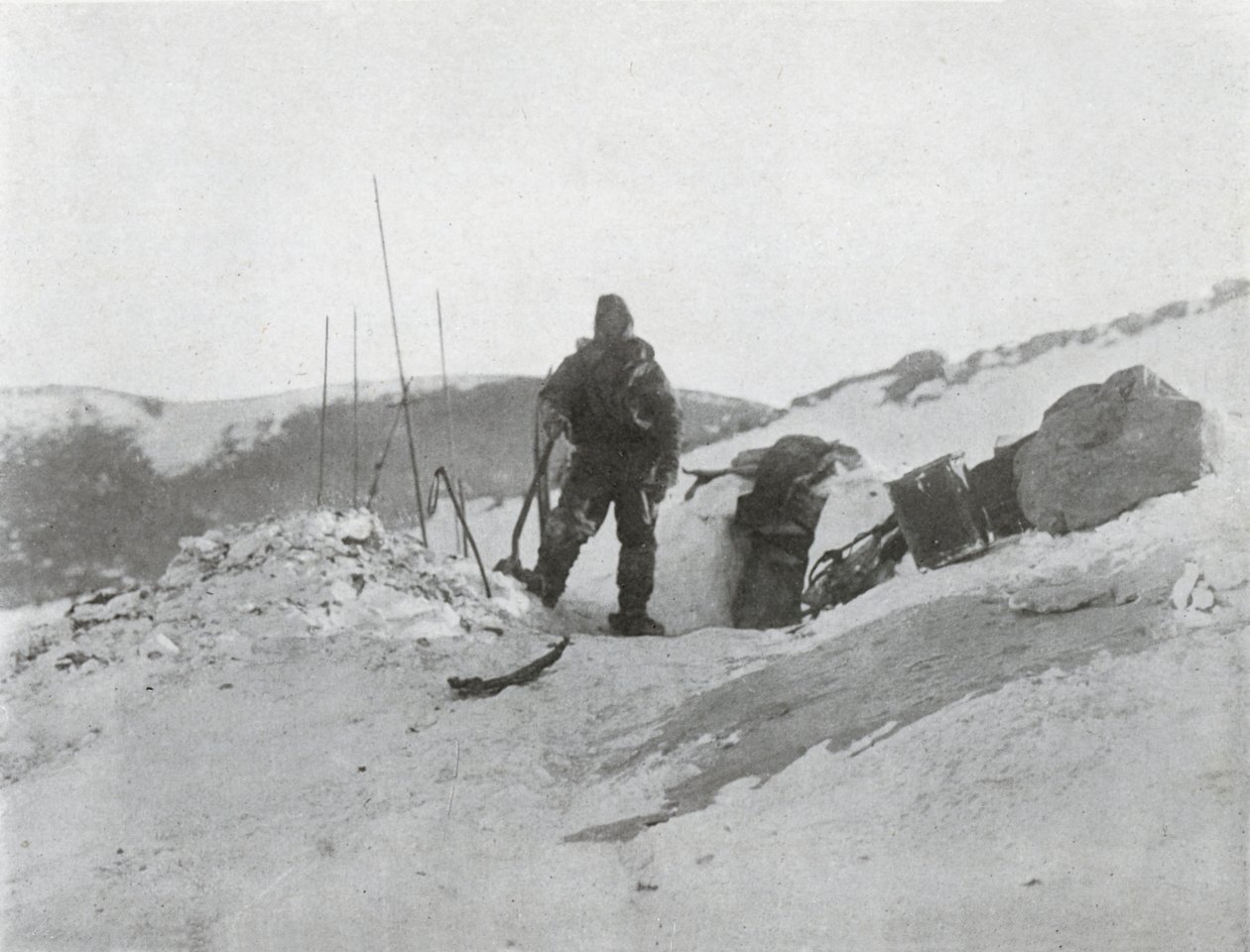 Browning przy drzwiach Igloo, 1912, 1913 autorstwa G. Murray Levick