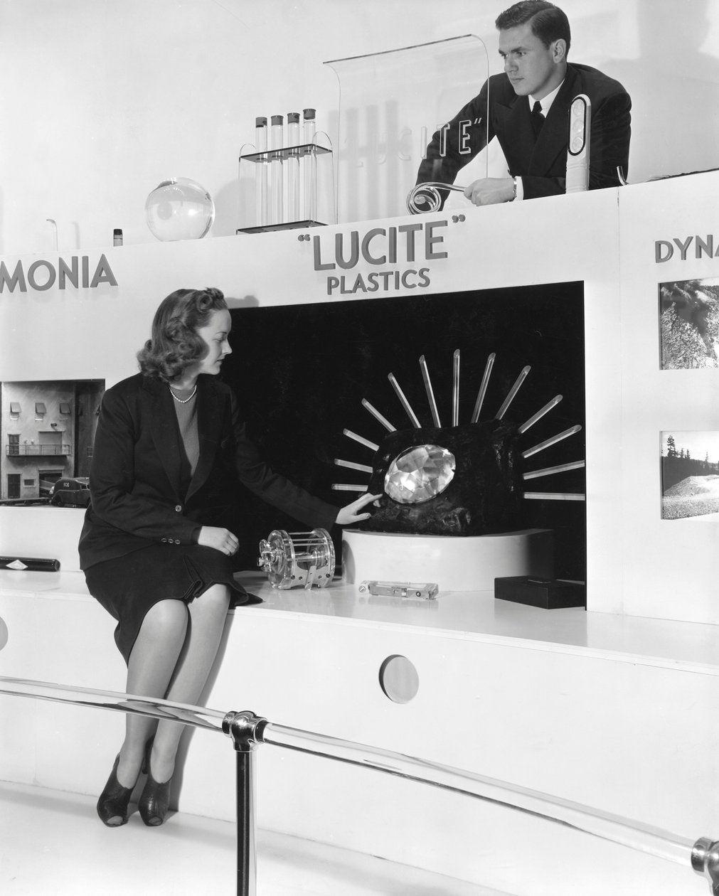 Demonstracja Lucite, Targi Światowe w Nowym Jorku, 1939 autorstwa Gabriel Moulin