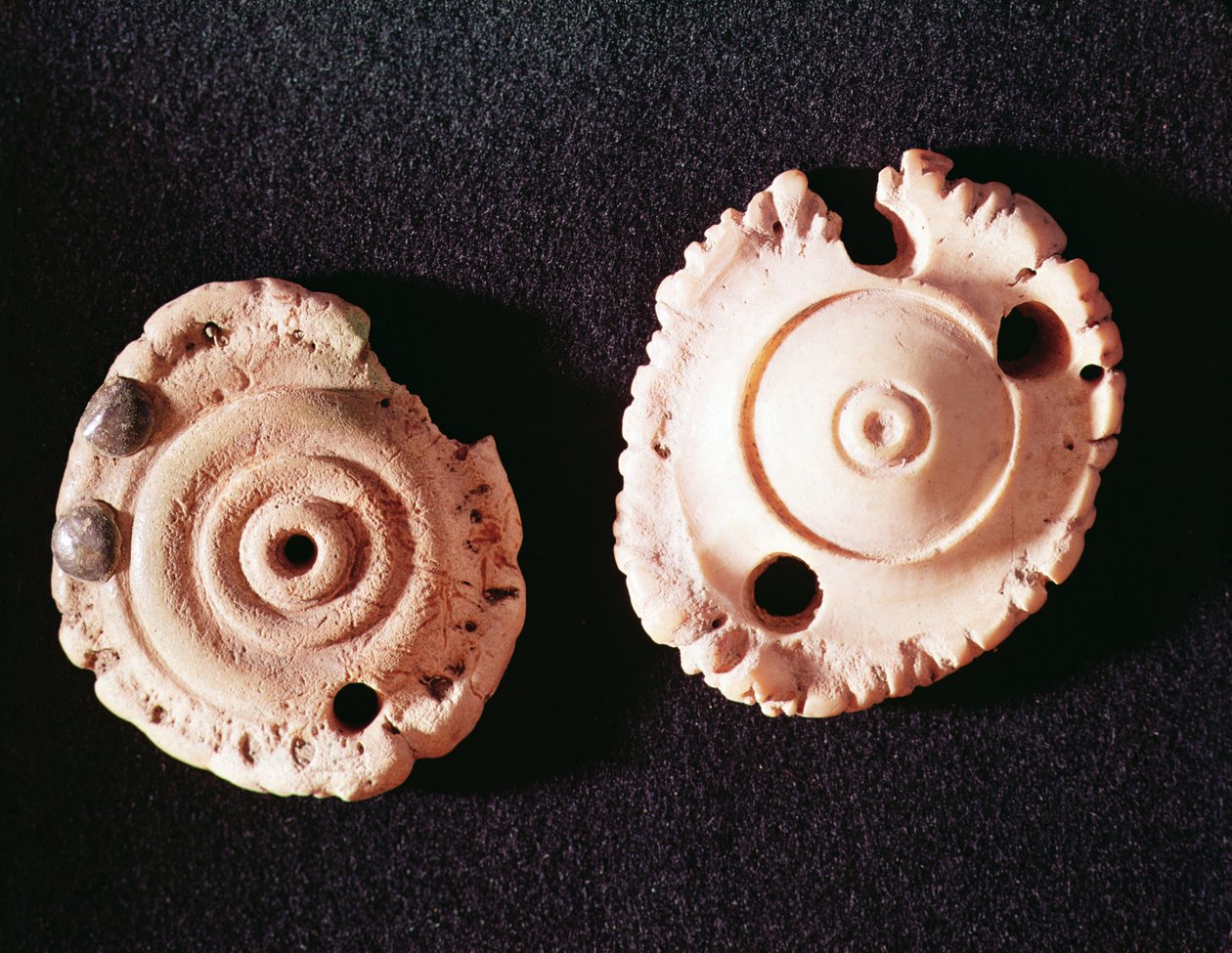 Dwa amulety (kości) autorstwa Gallo Roman