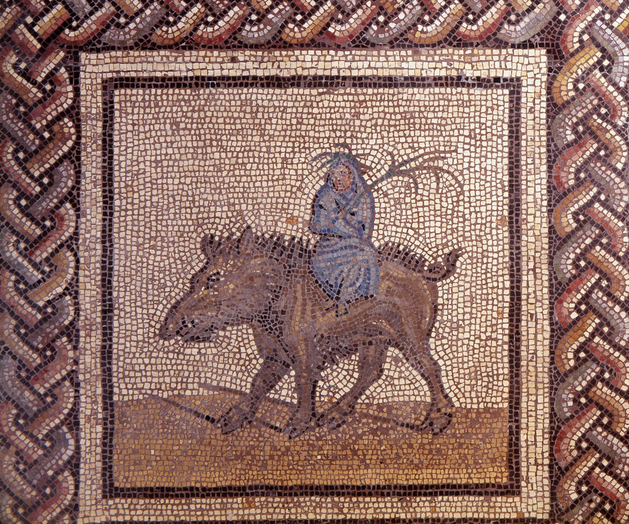 Gallo Roman Art: mozaika przedstawiająca rustykalny kalendarz. Alegoria Zimy jeździ na dziku. Koniec II, początek III wieku po JC. Z Saint-Romain-en-Gal (Rhone). Saint Germain en Laye, Narodowe Muzeum Archeologiczne autorstwa Gallo Roman