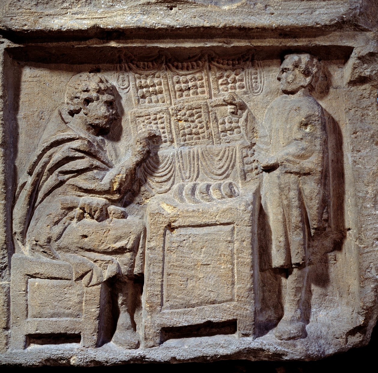 Art Gallo Romain: piekarnia. Klient kupuje chleb od piekarza. Metz, Musee des Beaux Arts. autorstwa Gallo-Roman Gallo-Roman