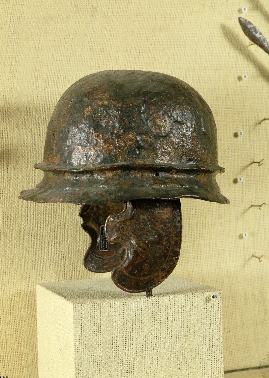 Hełm z osłonami policzkowymi, Alesia, Tene III (brąz) autorstwa Gaulish