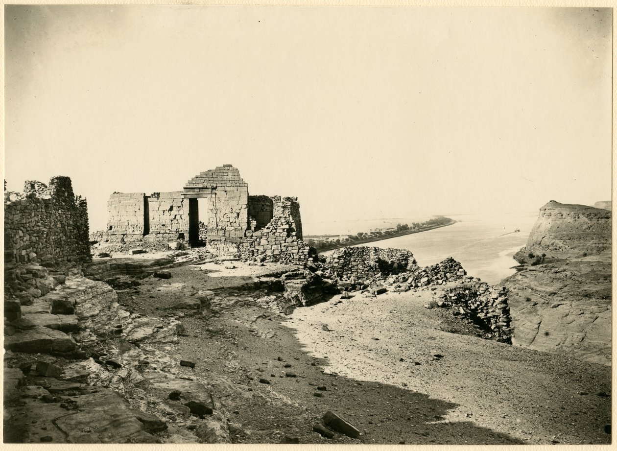 Ruiny świątyni z Nilem w tle, Qasr Ibrim, Egipt, fot. Georg Steindorff, ok. 1930 autorstwa Georg Steindorff