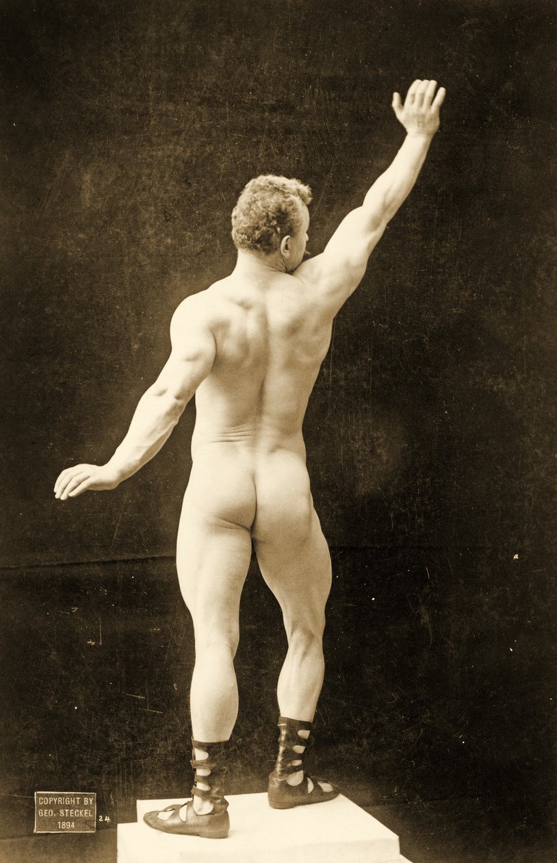 Eugen Sandow, w klasycznej starożytnej pozie grecko-rzymskiej, ok. 1894 r. autorstwa George Steckel