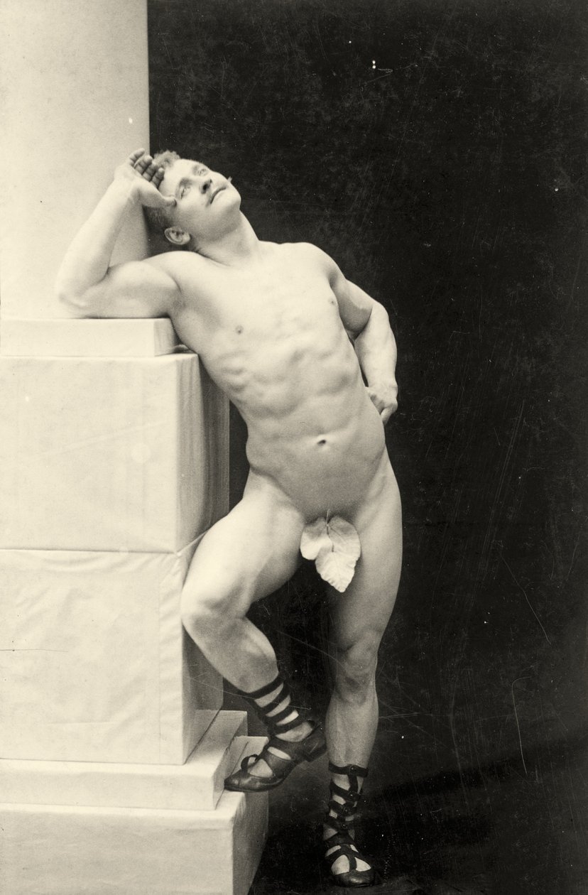 Eugen Sandow, w klasycznej starożytnej pozie grecko-rzymskiej, ok. 1894 r. autorstwa George Steckel