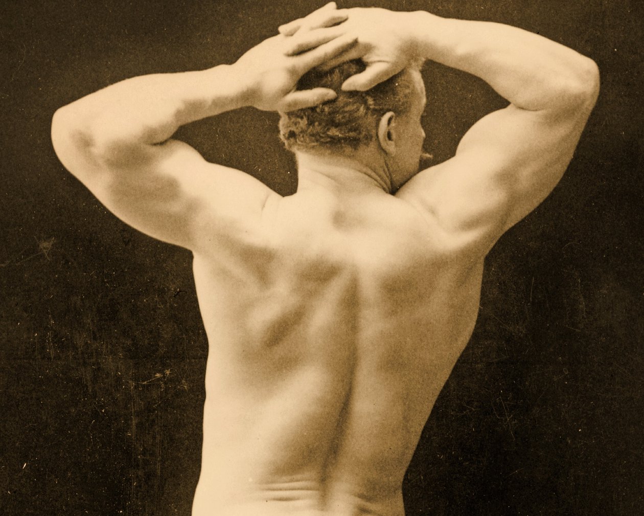 Eugen Sandow, w klasycznej pozie starożytnego Greka-Rzymianina, ok. 1894 r. autorstwa George Steckel