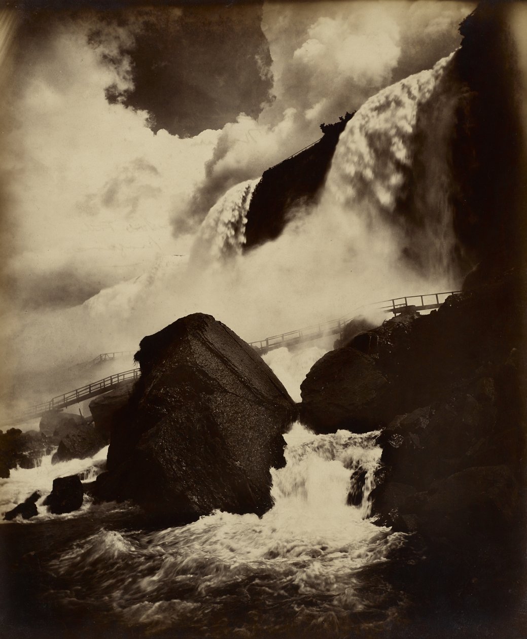 Jaskinia Wiatrów, Wodospad Niagara, ok. 1890 (srebrny odbitka albumu z negatywu szklanego) autorstwa George Barker
