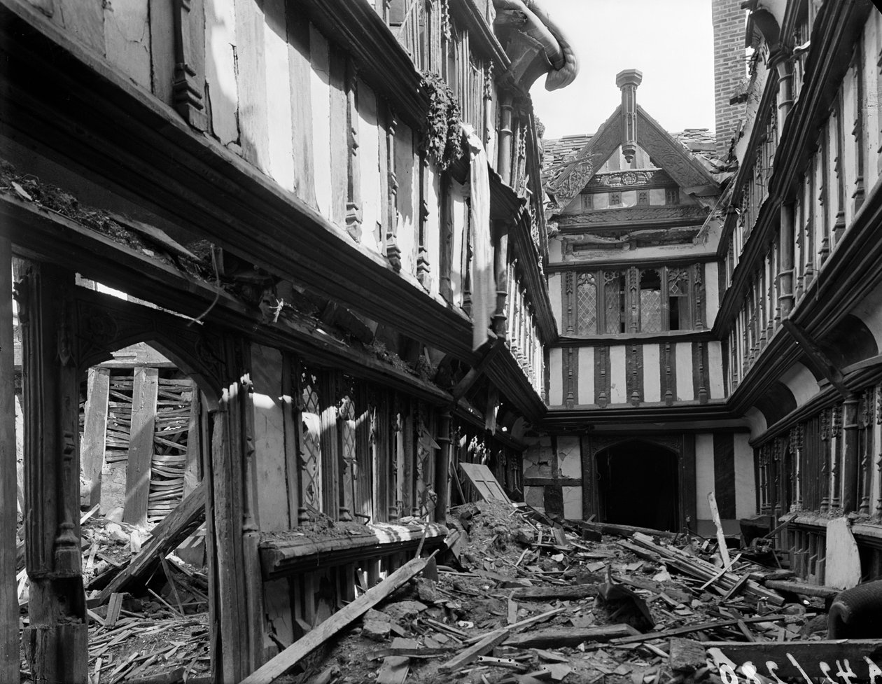 Uszkodzenie bomby szpitala Forda, Greyfriars Lane, Coventry, 1941 r. autorstwa George Bernard Mason