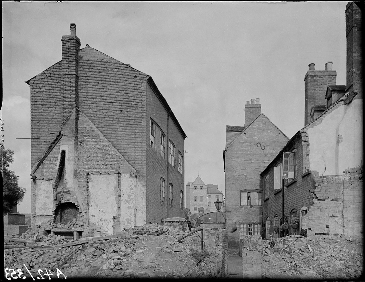 Court 16, Little Park Street, Coventry, 1941. autorstwa George Bernard Mason