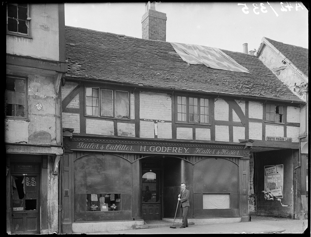 Gosford Street, Coventry, 1941. autorstwa George Bernard Mason
