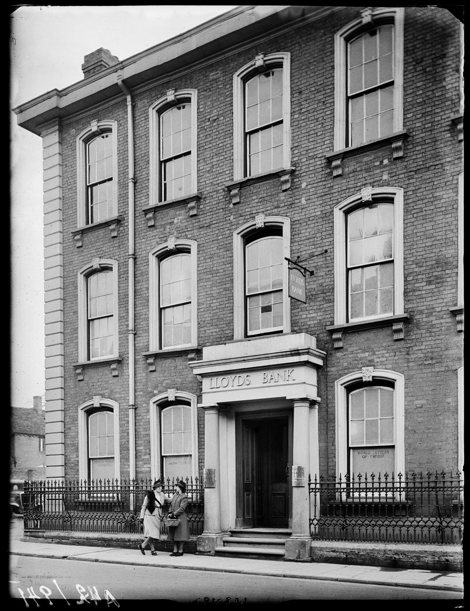 Lloyds Bank, High Street, Bromsgrove, 1942. autorstwa George Bernard Mason