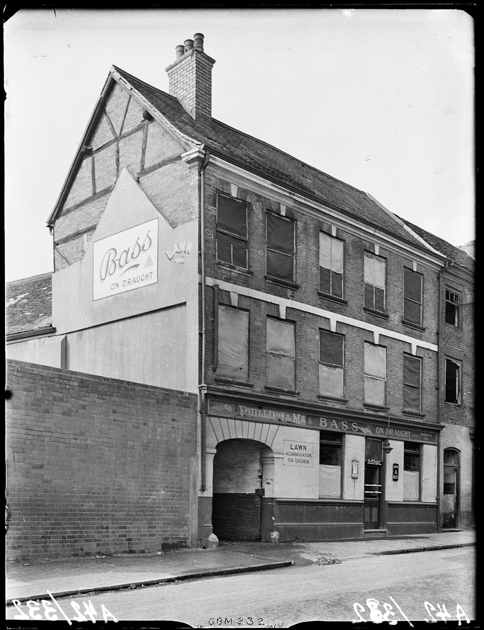 Mermaid Inn, Gosford Street, Coventry, 1941. autorstwa George Bernard Mason
