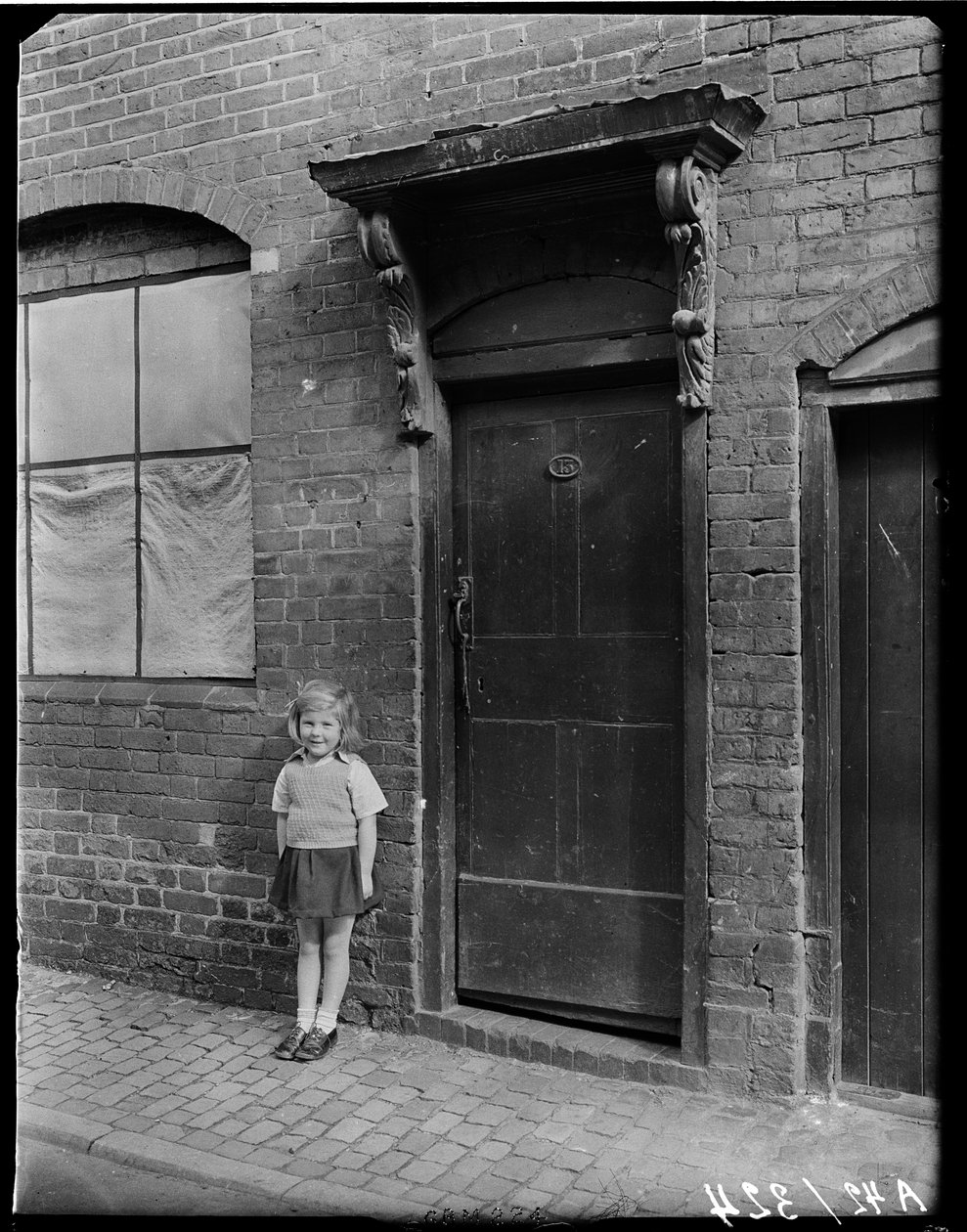 Nowa ulica, Coventry, 1941. autorstwa George Bernard Mason