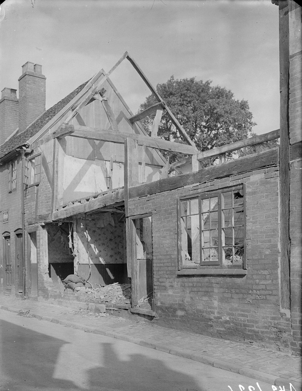 Nowa ulica, Coventry, 1941. autorstwa George Bernard Mason