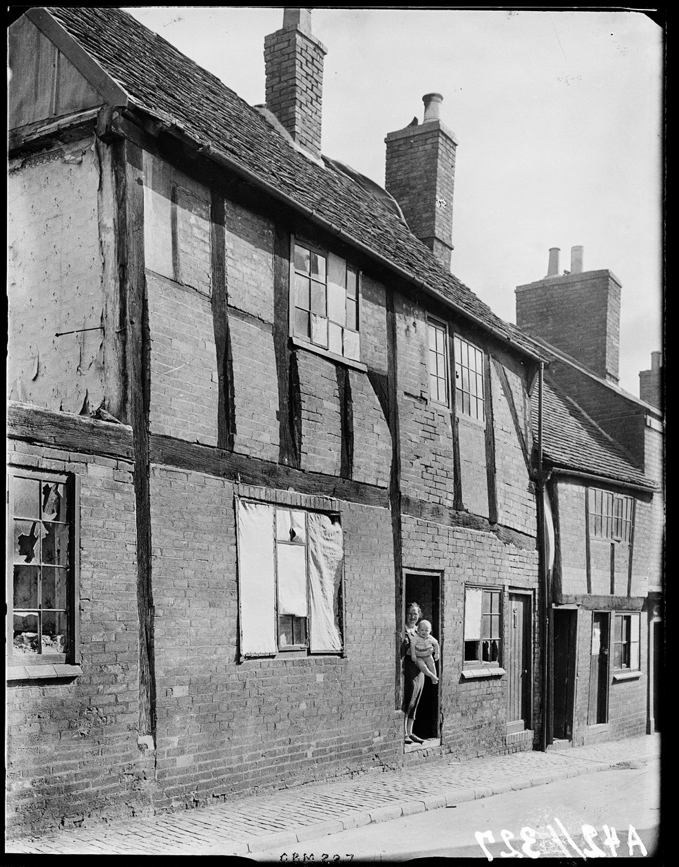 Nowa ulica, Coventry, 1941. autorstwa George Bernard Mason