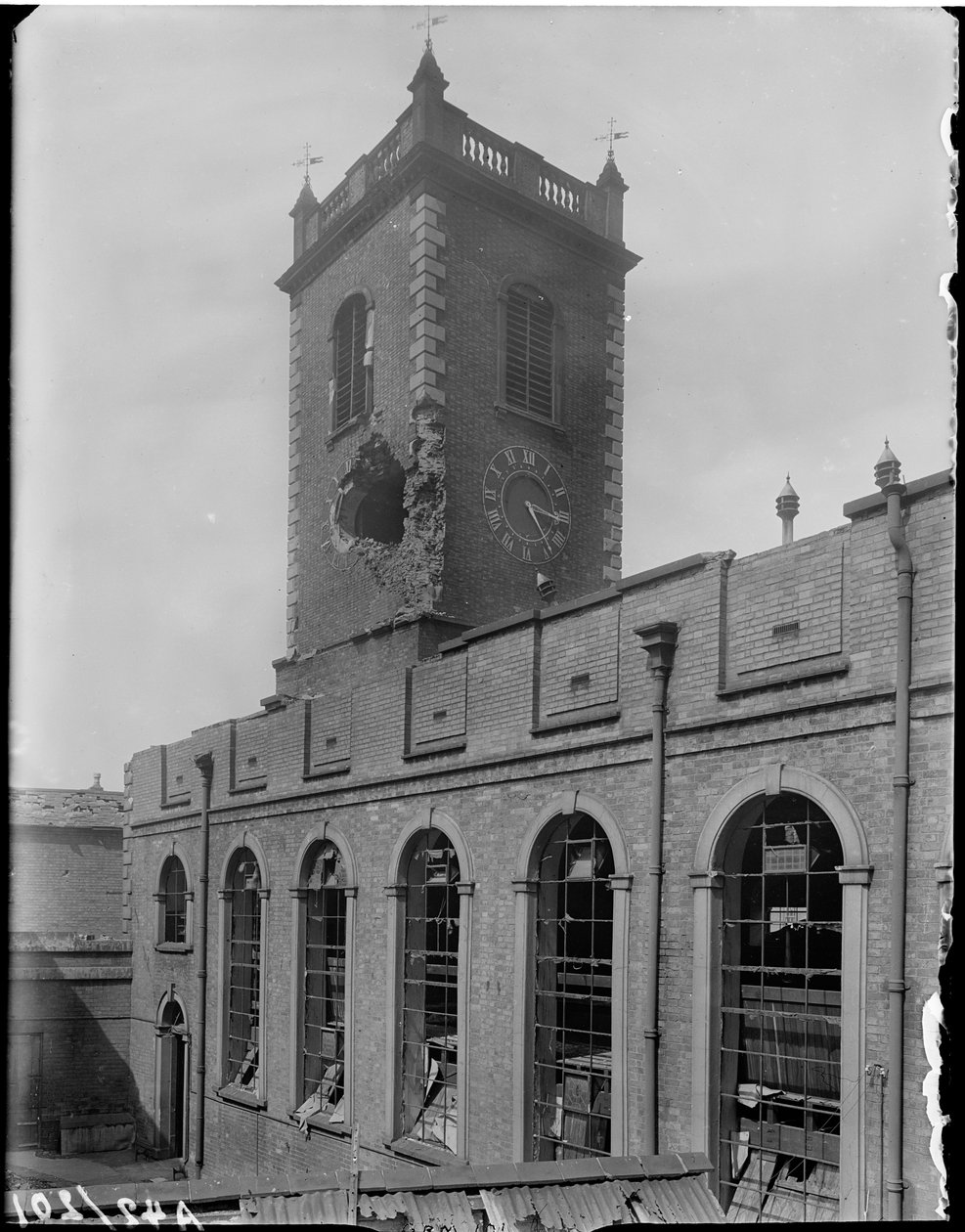 Kościół św. Jana, High Street Deritend, Deritend, Birmingham, 1941. autorstwa George Bernard Mason