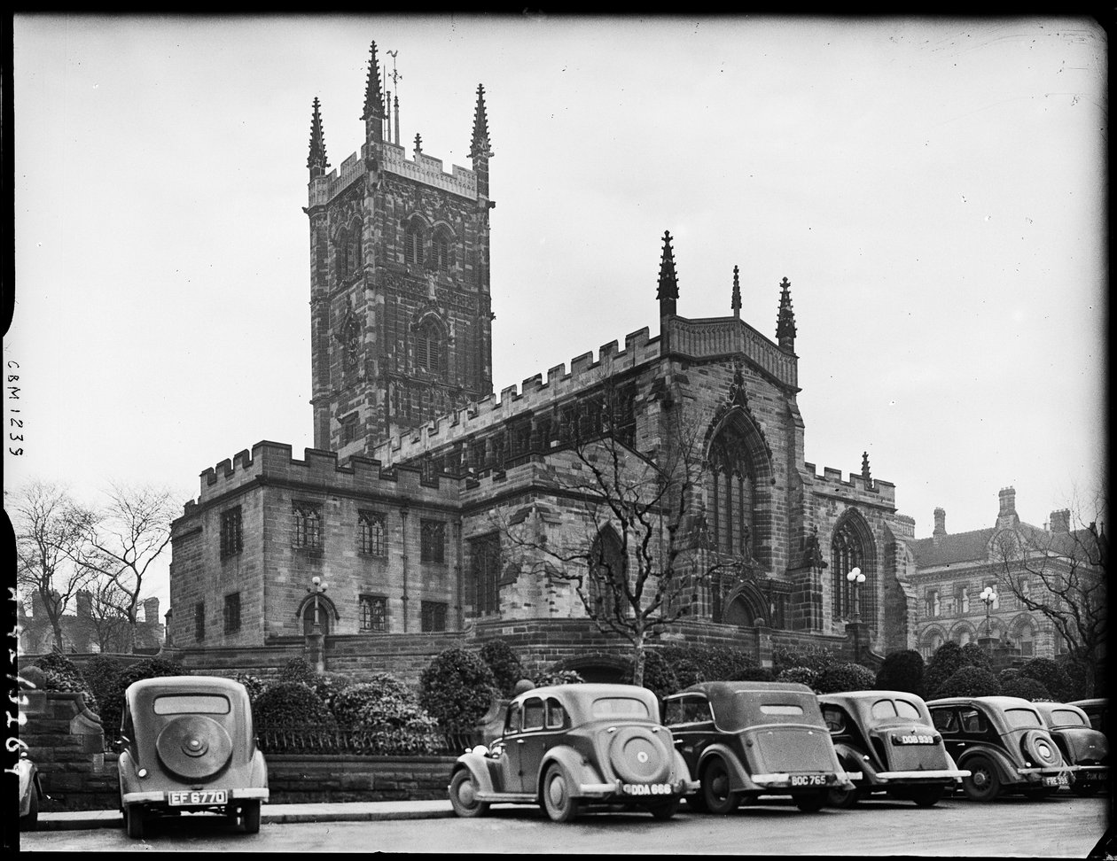 Kolegiata św. Piotra, Lich Gates, Wolverhampton, wiosna 1942 r. autorstwa George Bernard Mason