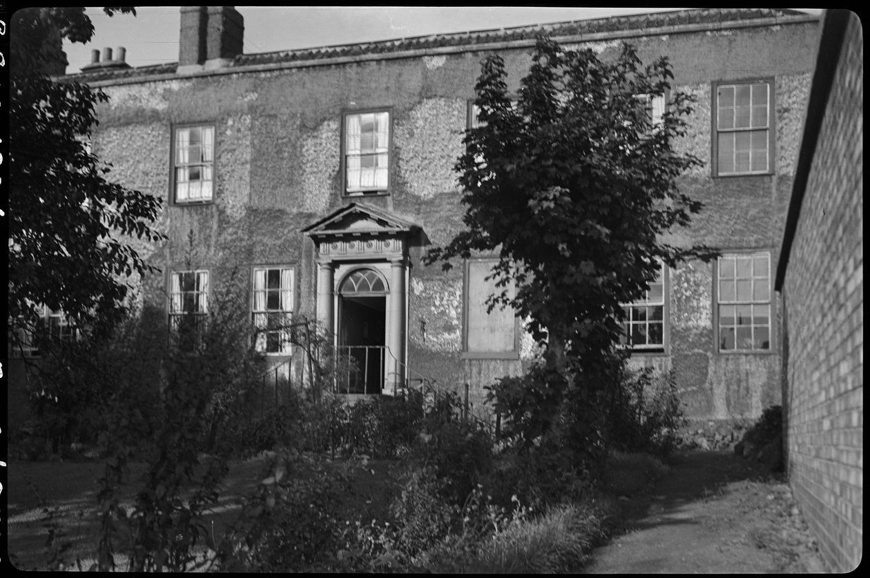 Clarence Hotel, Lead Yard, Darlington, 1942. autorstwa George Bernard Wood
