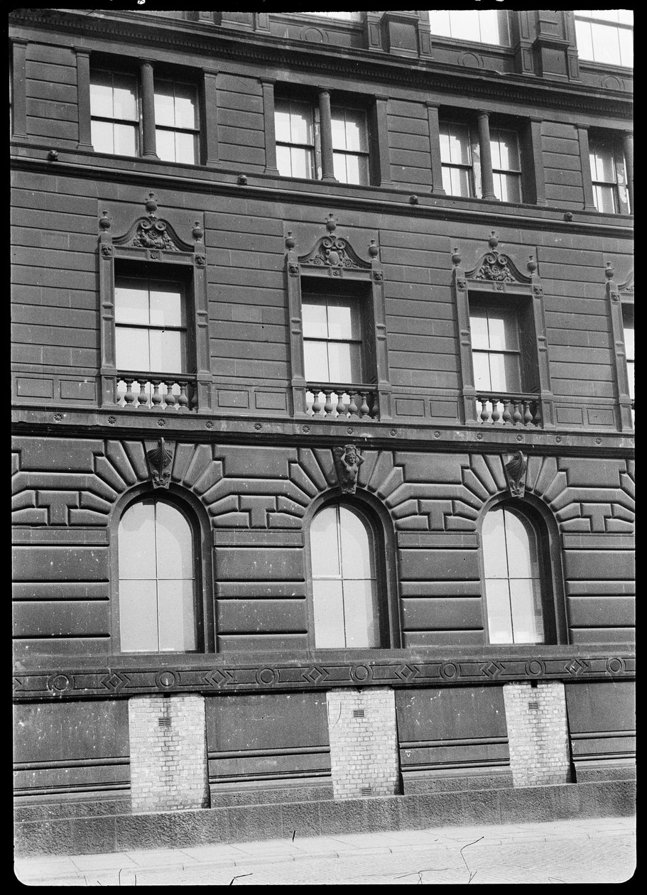 Magazyn Watts, 47 Portland Street, Manchester, 1942. autorstwa George Bernard Wood